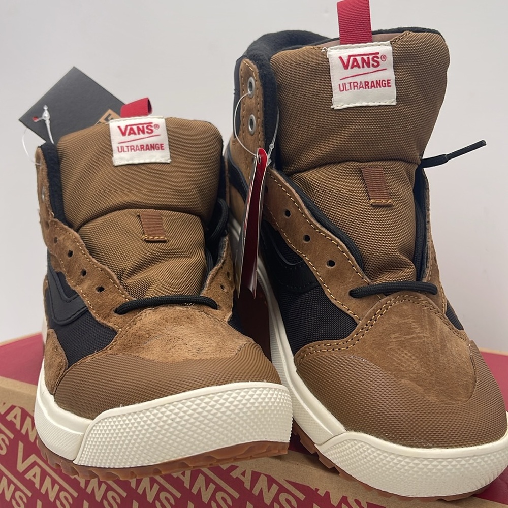 Vans WMNS Brown and Black High-Top Sneakers Boots Ultrarange Exo Hi
Dachshund - Picture 5 of 16
